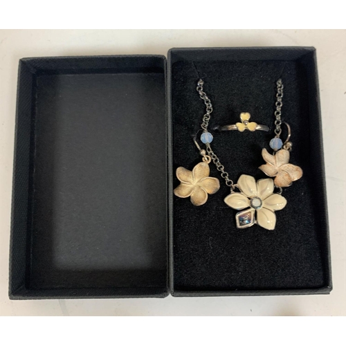 225 - 925 silver flower necklace, pendant, ring and earrings set