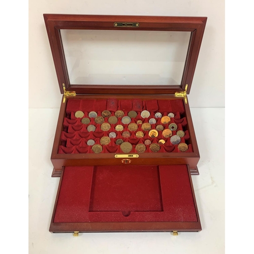 298 - Fine quality coin display and storage box together with a collection of coins