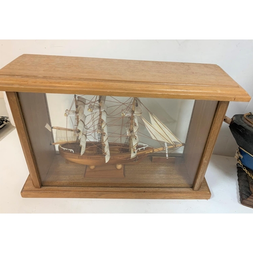 440 - Small ship in display case together with a large ships model (2)