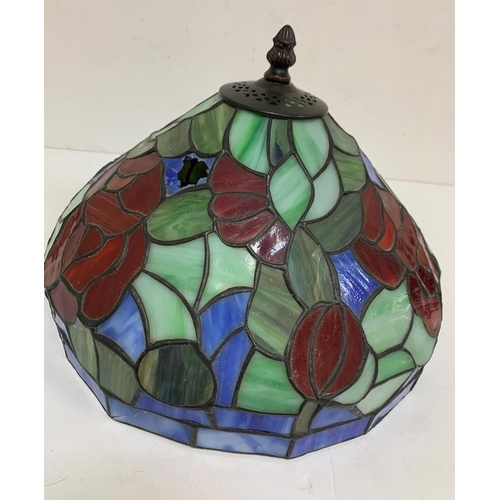 500 - Fine quality, large, Tiffany glass style lamp shade (a/f)