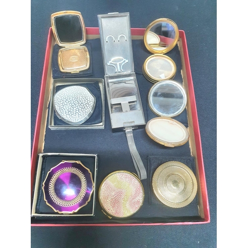 76 - Collection of eight fine quality 20thC compacts to include a Deco Aide Memoir Compact and other comp... 