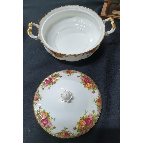 118 - Large quantity of Royal Albert 