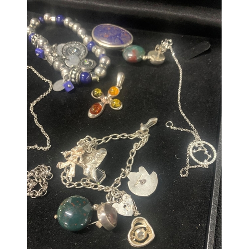 18 - Good collection of silver jewellery (Qty)