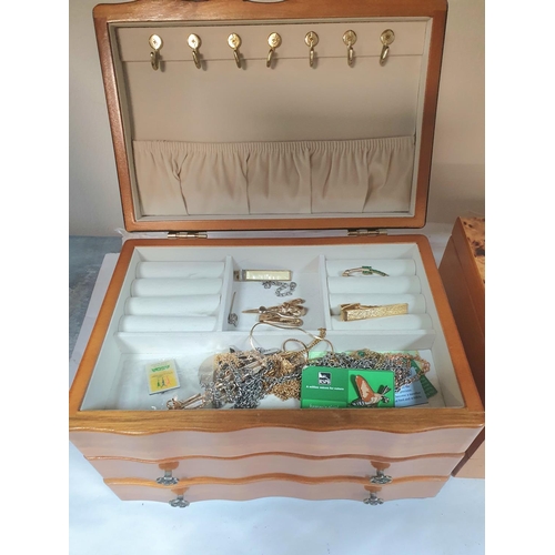 94 - Two inlaid wooden jewellery boxes (2)