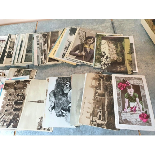 100 - Large quantity of early/mid 20thC used and unused postcards (Qty)