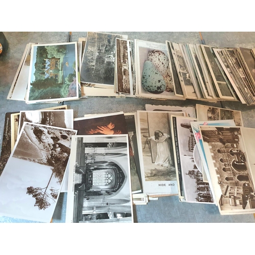 100 - Large quantity of early/mid 20thC used and unused postcards (Qty)