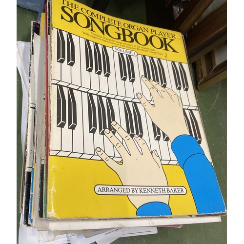 1293 - quantity of songbooks