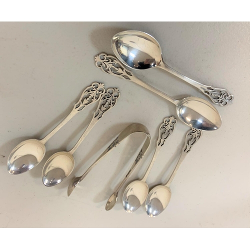 7 - A set of 6 hallmarked Sheffield silver 1932 Art Nouveau teaspoons with associated sugar nips,

98 gr... 