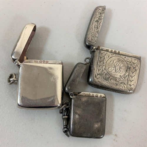 9 - Three antique silver vesta cases (3)

60 grams