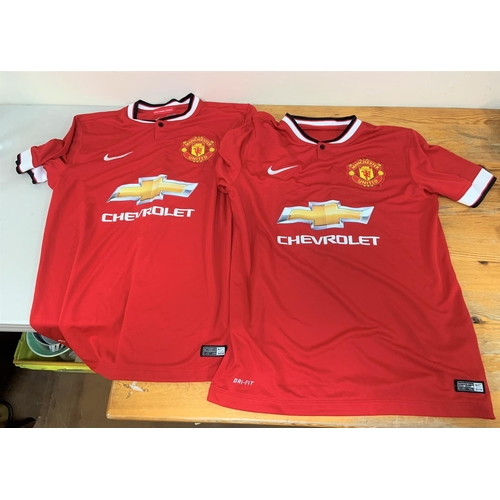 194 - 2 Signed Manchester United Tops, 2014 Tops