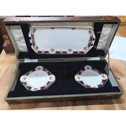 455 - Cased Edwardian Woods-ware sandwich set comprising 5 side plates and sandwich plate