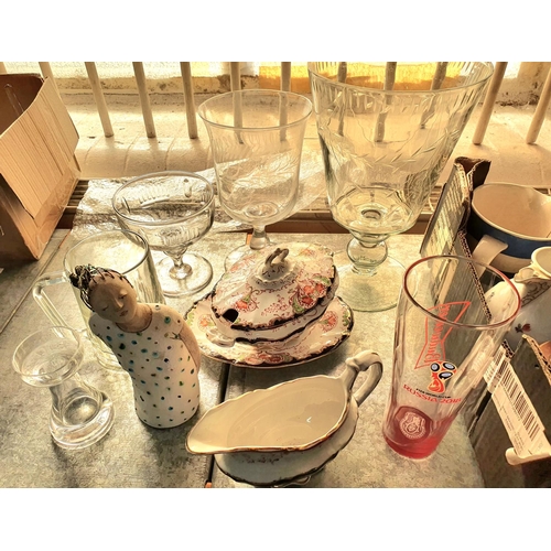 461 - Large quantity of various ceramics and glassware (Qty)