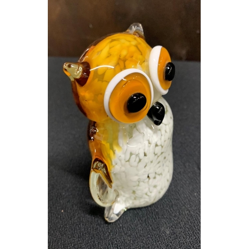 537 - Large Murano glass Owl paper weight