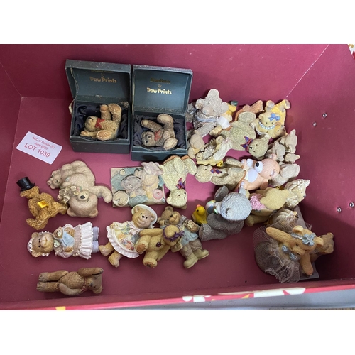 1039 - Box full of small resin Bear ornaments (Qty)