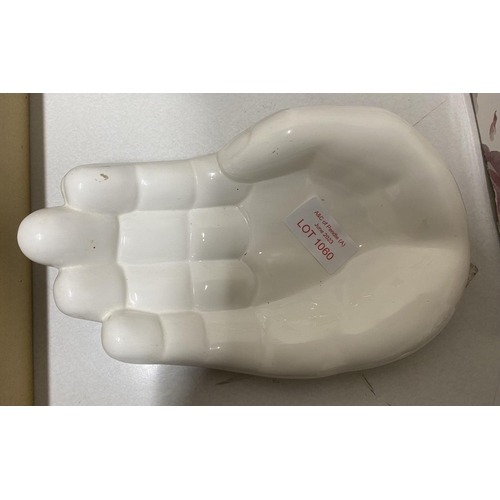 1060 - Ceramic hand