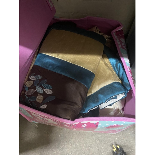 1094 - Box of various good quality bed covers etc (Qty)