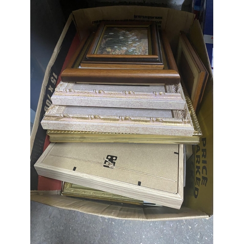 1097 - Box of small frames (Qty)