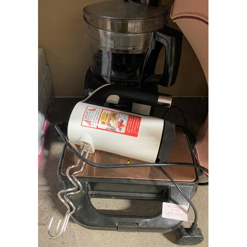 1111 - Kitchen electrical items including a coffee percolator and toasted sandwich maker etc