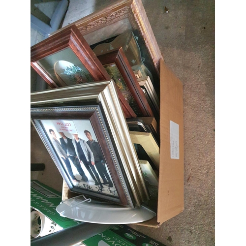 1144 - Box of small frames (Qty)