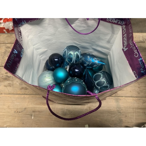 1148 - Bag of Christmas baubles