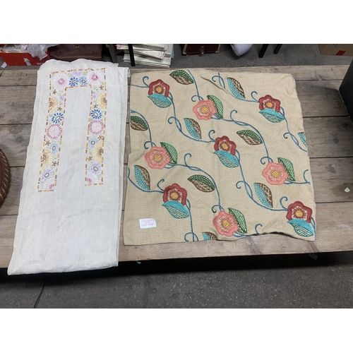 1158 - Handmade cushion cover and table runner