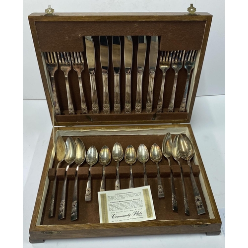 Oneida silversmiths cased cutlery set
