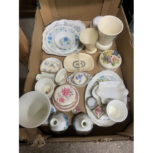 1084 - Qty of ceramic items including trinket boxes and bud vases