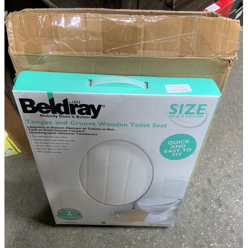 1088 - 2 new toilet seats in boxes