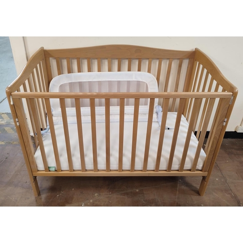 435 - Mamas and papas cot