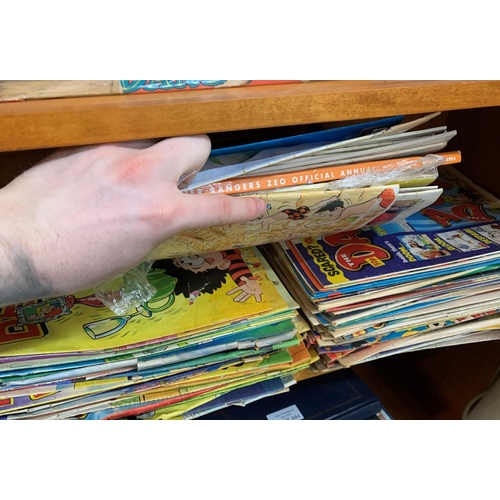 97 - Large collection of Beano comics and books etc (Qty)