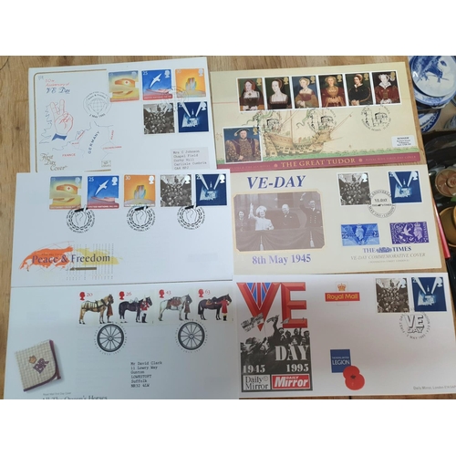 199 - Box of 1990s QEII first day covers, virtually all with special postmarks, many Benhams, (Qty),

some... 