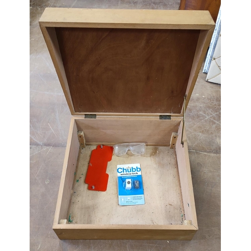 252 - Wooden tool/storage box