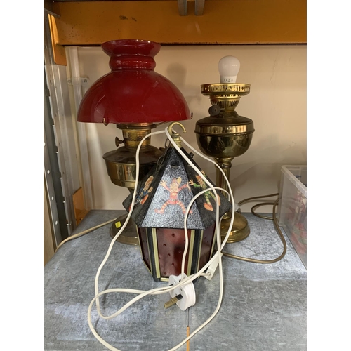 253 - Large quantity of table lamps including an oil lamp with red shade (Qty)