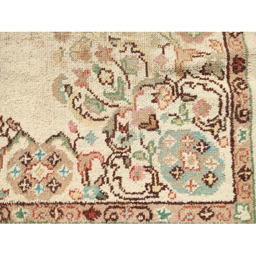 367 - Large floral carpet

268 x 230 cm