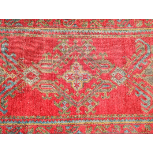 368 - Long hall-runner carpet

350 x 95 cm