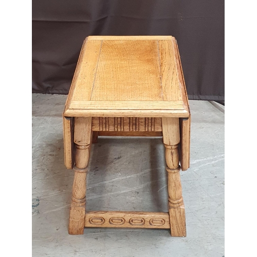 384 - Small Oak drop-leaf side table