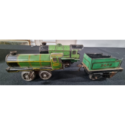 226 - 2 Vintage Hornby clockwork trains with tender 3435