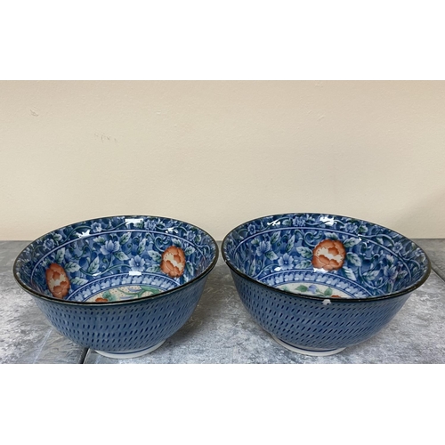 292 - Pair of Chinese bowls