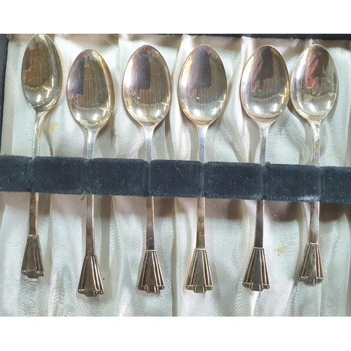 1 - Cased set of 6 Birmingham 1947 silver tea spoons

39g