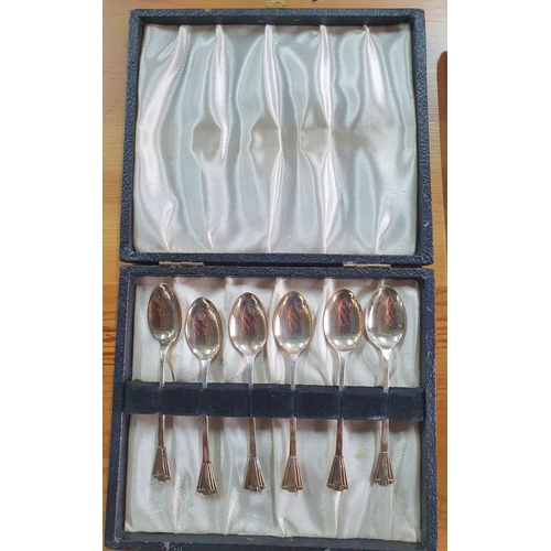 1 - Cased set of 6 Birmingham 1947 silver tea spoons

39g