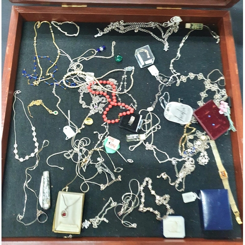 33 - Desk top jewellery display cabinet with costume and some silver jewellery contents