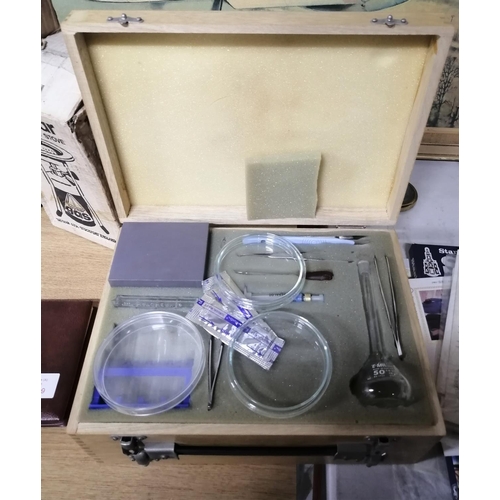 1101 - Double-sided carry box containing micro slides, lenses etc