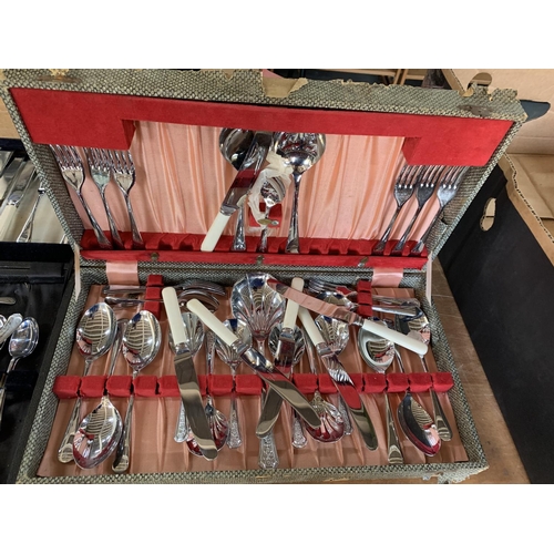 116 - 2 cased cutlery sets