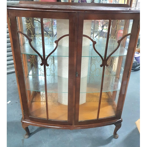 417 - Fine quality Edwardian display cabinet with key