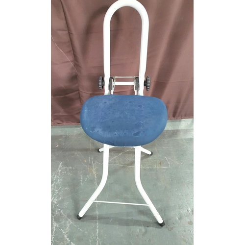 425 - Metal foldaway portable chair