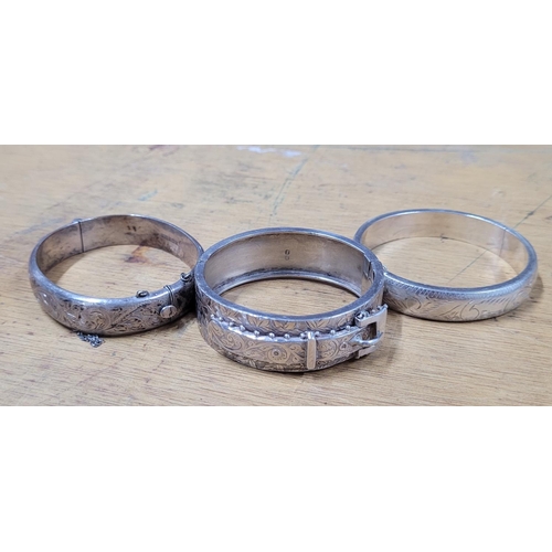 46 - Fine quality silver engraved buckle bangle and 2 other engraved silver bangles (3)

66 grams