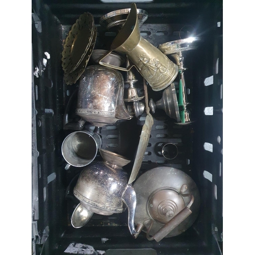 59 - Box full of various metalware (Qty)