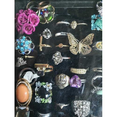 20 - Large quantity of dress rings (Qty)