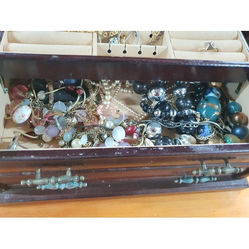 33 - Jewellery box with a large quantity of costume jewellery