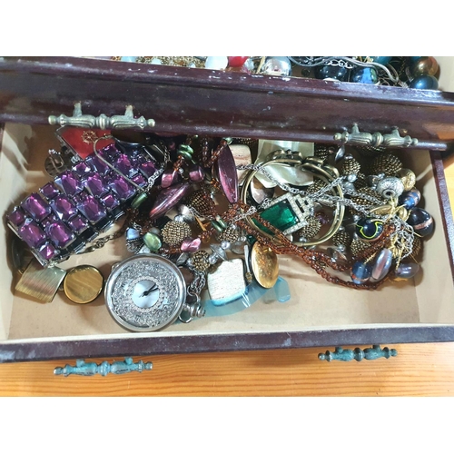 33 - Jewellery box with a large quantity of costume jewellery